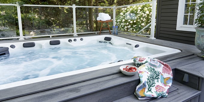 Outdoor family bath massage whirlpool hot tub pool spa – La Moderno