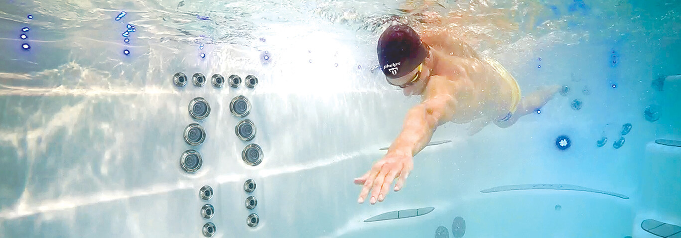 Phelps nada en un Master Spas Swim Spa