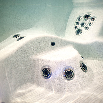 Thoughtful design and flow of hot tub seating.
